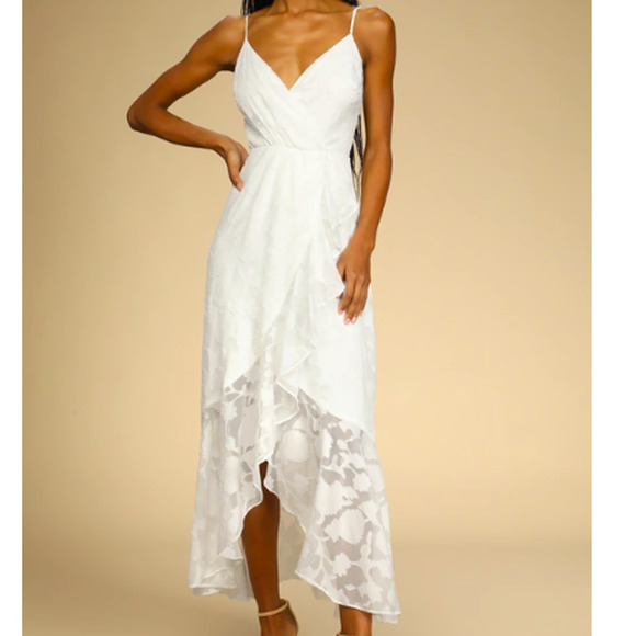 Elegant White Sleeveless Dress - Picture 1 of 10